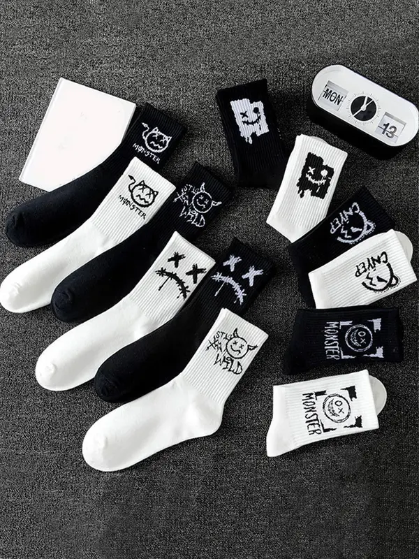 Random Men's Halloween Themed Mid-calf Socks, Casual Comfortable Breathable Socks for Daily Wear, Men's Socks for All Seasons, Socks Pairs 2