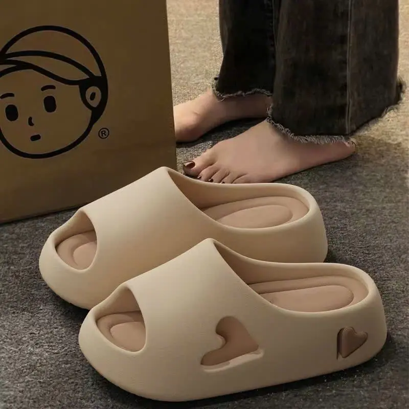 [BM.TIM]Dép quai ngang nữ độn đế 4cm hoạ tiết trái tim đẹp đi êm tôn dáng depnuhottrend  2023 DéP Slipper giay  dep sục  cross dép  tông dép  đế DÉP Women