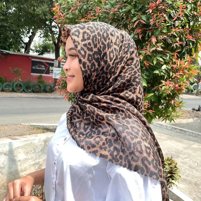 LEOPARD SQUARE 4