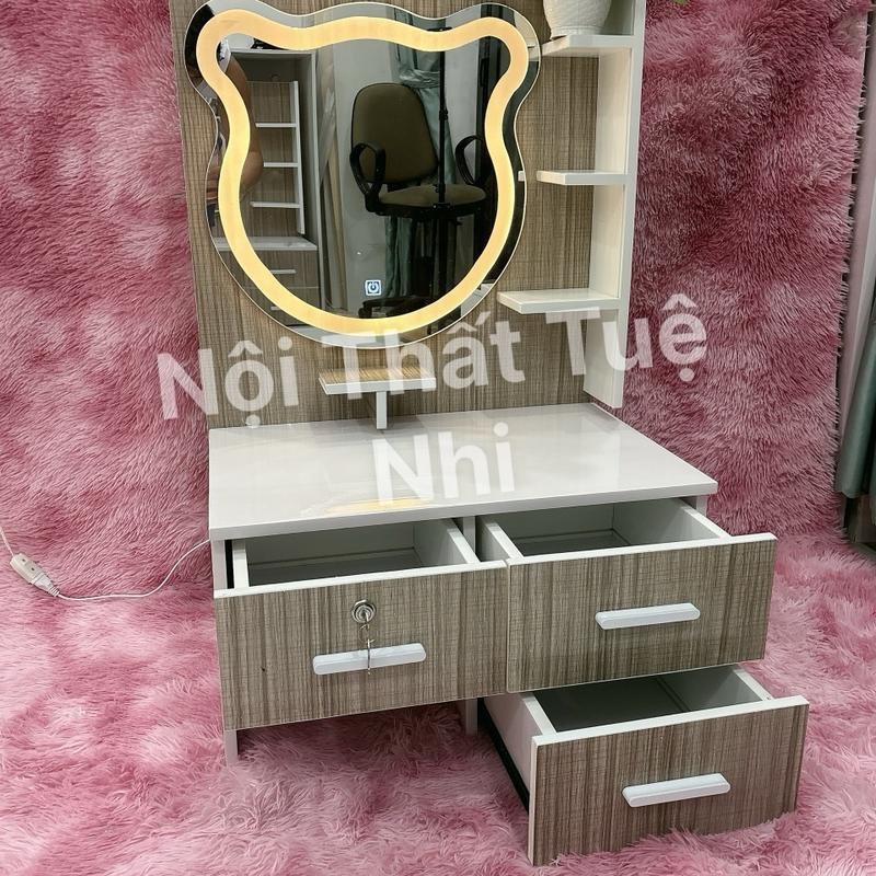 Bàn trang điểm ngồi bệt gương gấu lắp ráp sẵn, thiết kế 3 ngăn kéo.62x90cm 1