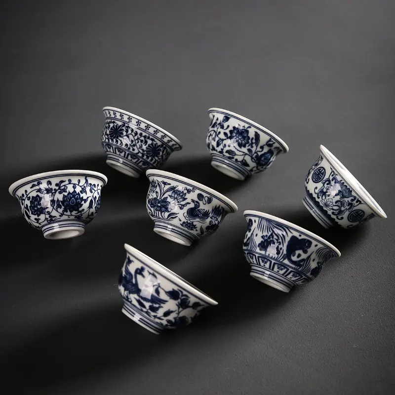 Antique Style Blue and White Pressed Hand Cup Master Cup Tea Cup High-end Ceramic Men and Women Household Kung Fu Tea Set Tasting Cup Wholesale