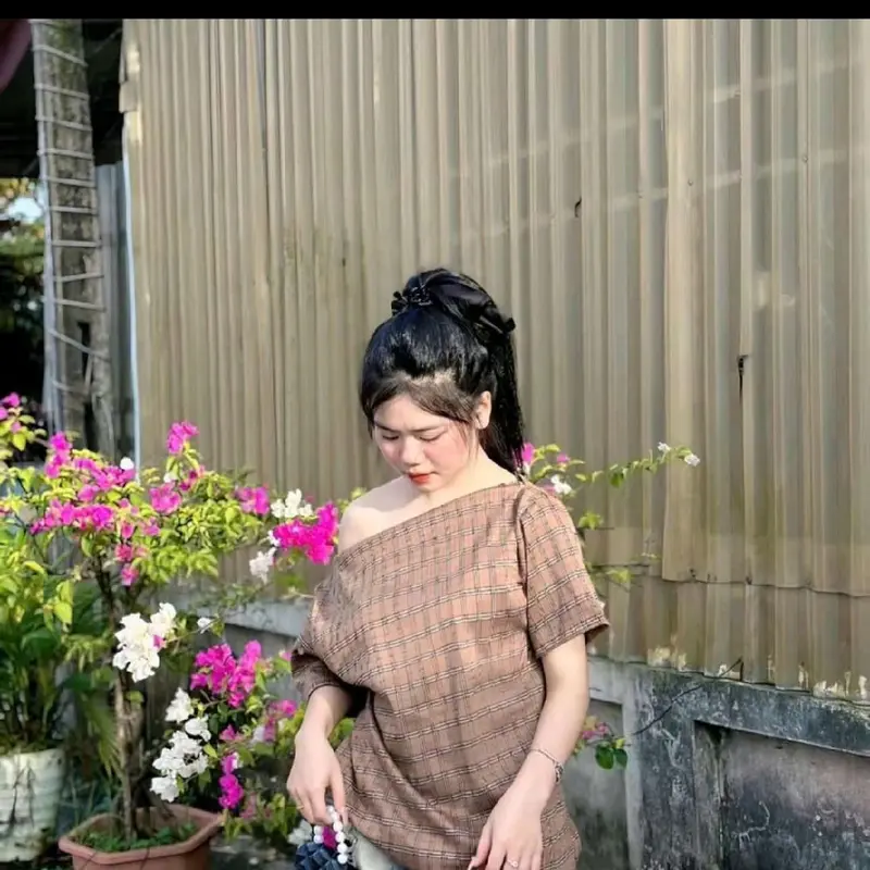 Áo lệch vai nâu xinh cho nữ Top Women 1