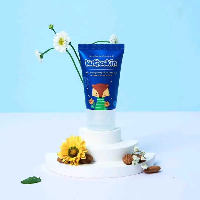 Combo kem dưỡng ẩm da và son dưỡng môi kutieskin cho bé 4