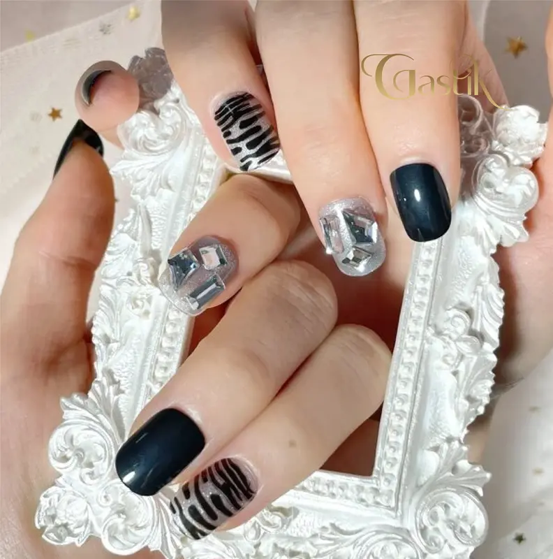 M-335 Hitam Motif Blink Kuku Palsu / Fake Nail Free Lem Gel/Jelly dan Sticker Lucu 1