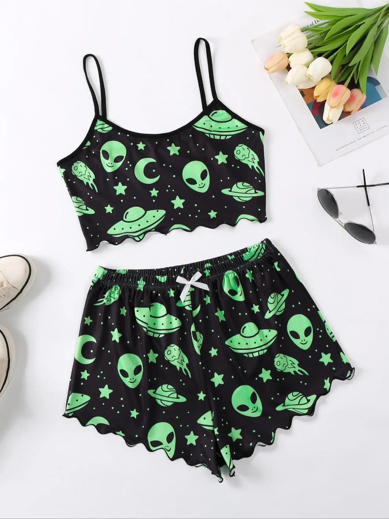 Two-Piece Set Women's All Over Moon Alien Print Crop Cami Top & Bow Decor Shorts Pyjama Set, Lettuce Trim Camisole & Elastic Waist Shorts PJ Set, Casual Comfortable Sleepwear Set for Women