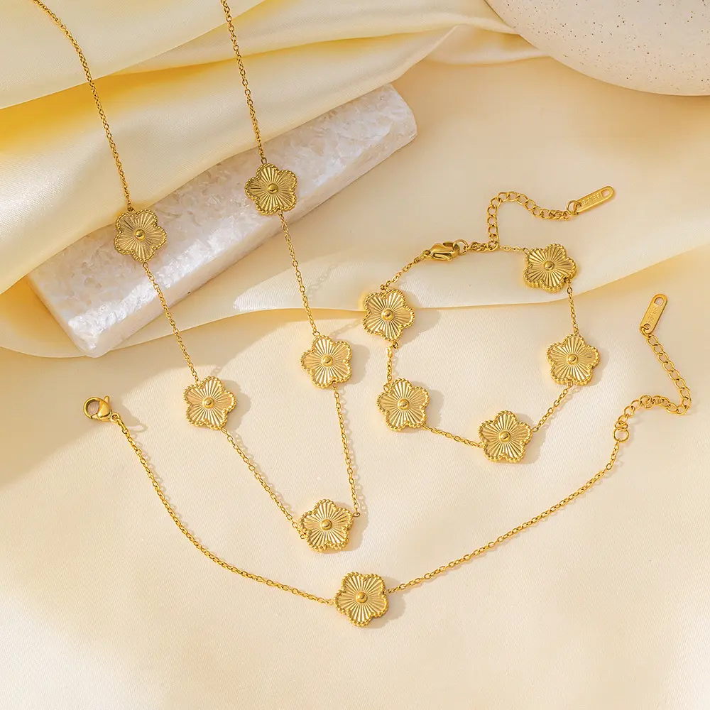 Cross-border fashion temperament four-leaf clover collarbone chain set for women, 2025 new style, trendy, internet celebrity design sense necklace