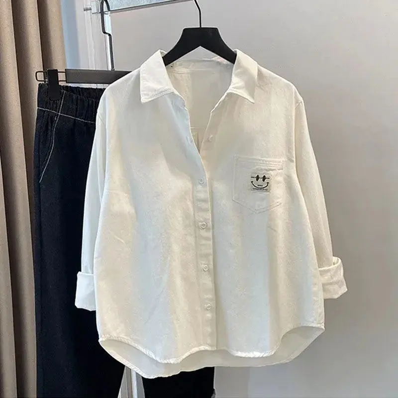 Áo Sơ Mi Vải Nhung Kẻ Có Túi, Thiết Kế Mặt Cười, Dành Cho Nữ, Tay Áo Dài, Thích Hợp Cho Mùa Thu Và Mùa Đông, Hàng Mới Về, Dáng Rộng Vừa Vặn, Dễ Phối Đồ, Phong Cách Thường Ngày Áo Khoác Sơ Mi Xếp Chồng Lên Nhau Ấm Áp