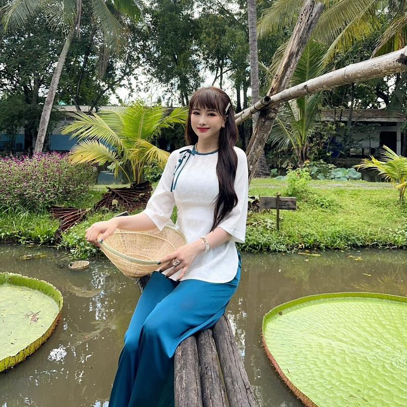  Bộ Quần Áo Lam Gấm Tay Lỡ Thiết Kế Bính Cổ Nữ Kem Top đồ 