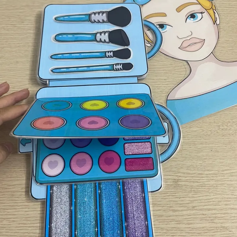 Búp bê giấy- vali trang điểm 4
