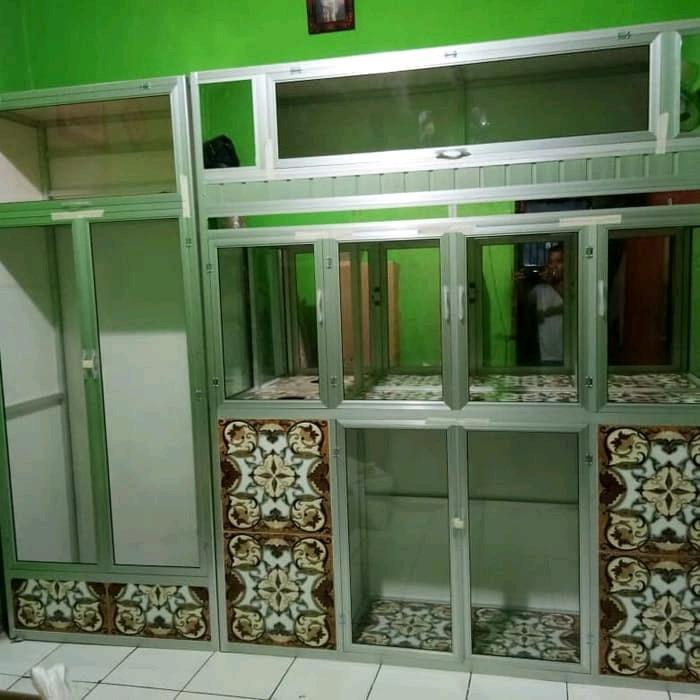etalase / lemari / partisi pengisian depot air minum isi ulang 3