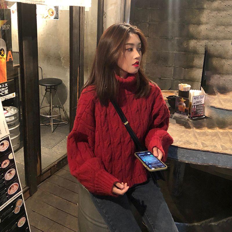 【áo sweater ins Áo Len Cổ Lọ Màu Đỏ Rượu Vang Dành Cho Nữ, Hàng Mới Về Mùa Thu Đông, Phong Cách Dáng Rộng Rãi Và Lười Biếng, Dày Dặn, Màu Trơn Áo Ngắn Dệt Kim Xoắn, Trang Phục Nữ Hợp Xu hướng Quần Áo Trung Quốc, Áo Dệt Kim, Quần Áo Nữ