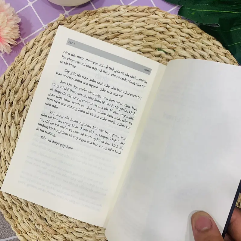 Sách Tư Duy Kinh Tế: 50 Bài Giảng Để Hiểu Quy Luật Làm Giàu 8
