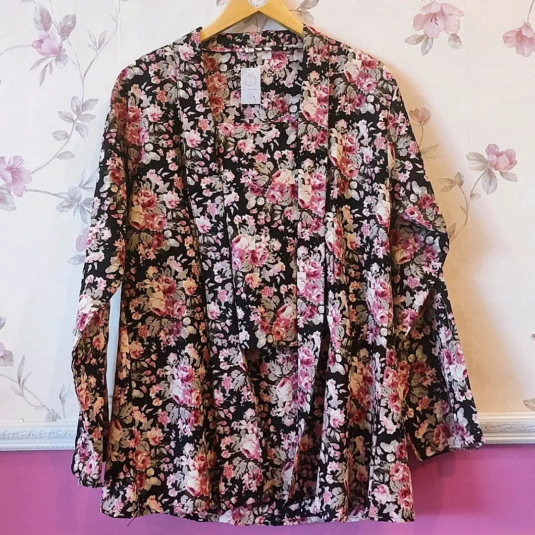 Tunik Kutubaru Hitam Bunga Mawar Floral Kebaya