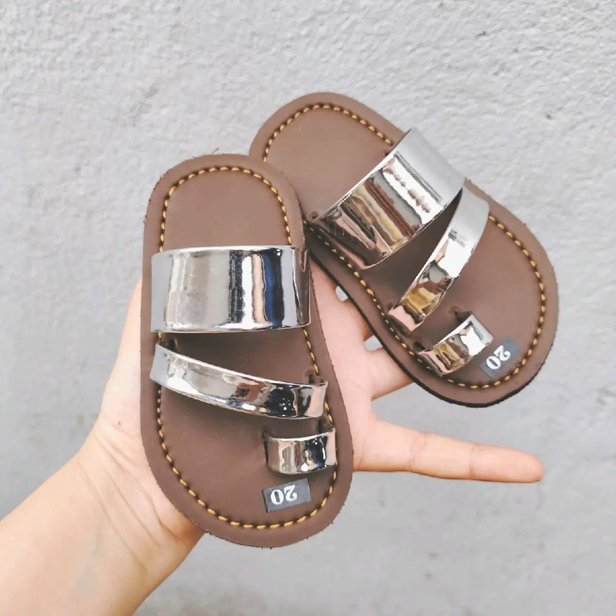 dép lê xỏ ngón cho mẹ va bé Cho Bé