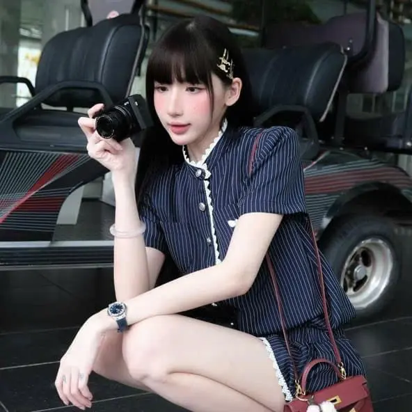 Jum kẻ xanh viền ren túi nơ thêu 3