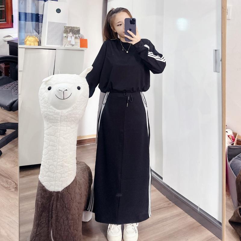 Bộ thể thao nữ Áo crotop phối chân váy (xẻ sau giữa), áo crotop phối quần dài kẻ sọc MS02 Sport