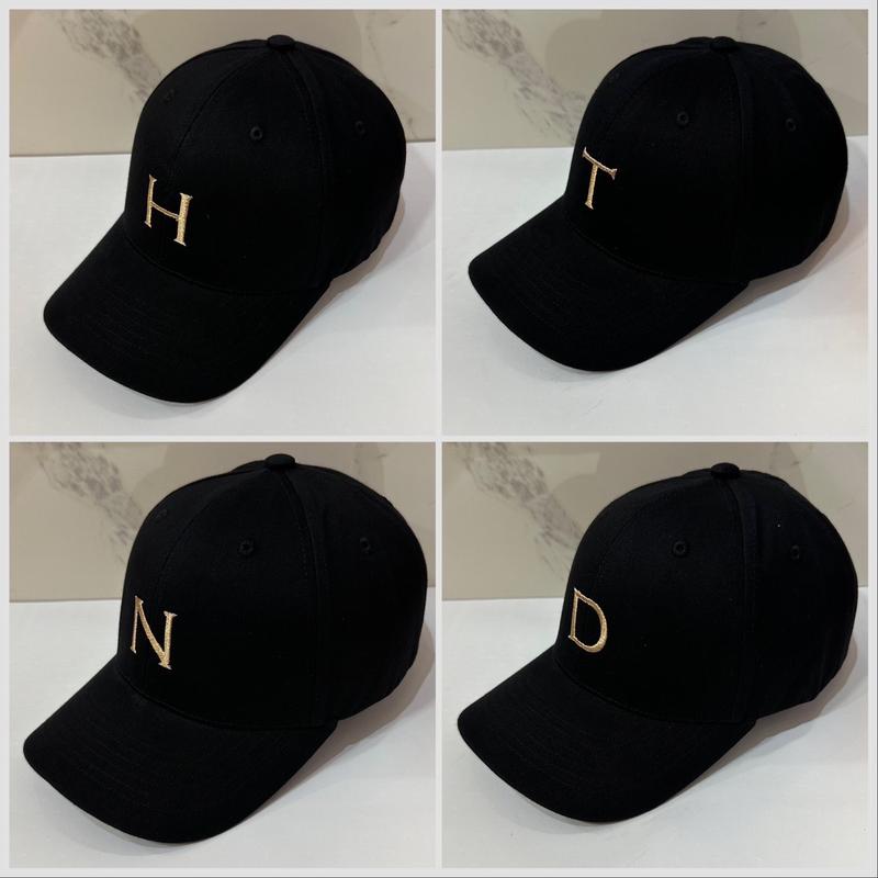 Mũ Lưỡi Trai Cao Cấp , Vải Korea Thêu 30 Chữ Cái Bằng Chỉ Kim Tuyến Từ A =>Z , mũ cặp hot 2026 Chất liệu Cotton Kaki ! Cap chống nắng nóng ! Free size Nam Nữ