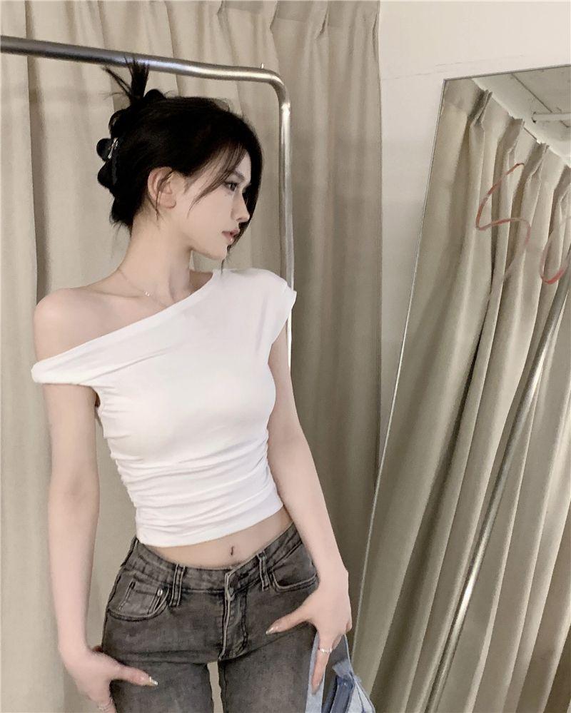 Product Introduction of Áo Phông Trễ Vai Phong Cách Dễ Thương Và Gợi Cảm, Dành Cho Phụ Nữ Vào Mùa Hè 2025, Cô Gái Nóng Bỏng, Mỏng Vừa Vặn, Thiết Kế Không Đối Xứng Và Đẹp, Áo Độc Đáo 2