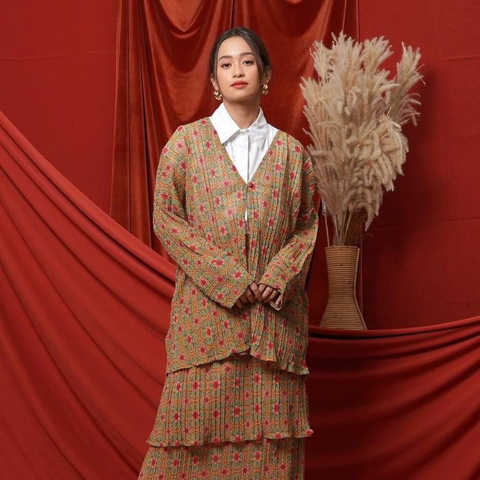 Gambar NONA Twyla Cocoon Pleated Jacket Cameo Green dari Nonaetal Kota Depok Tokopedia