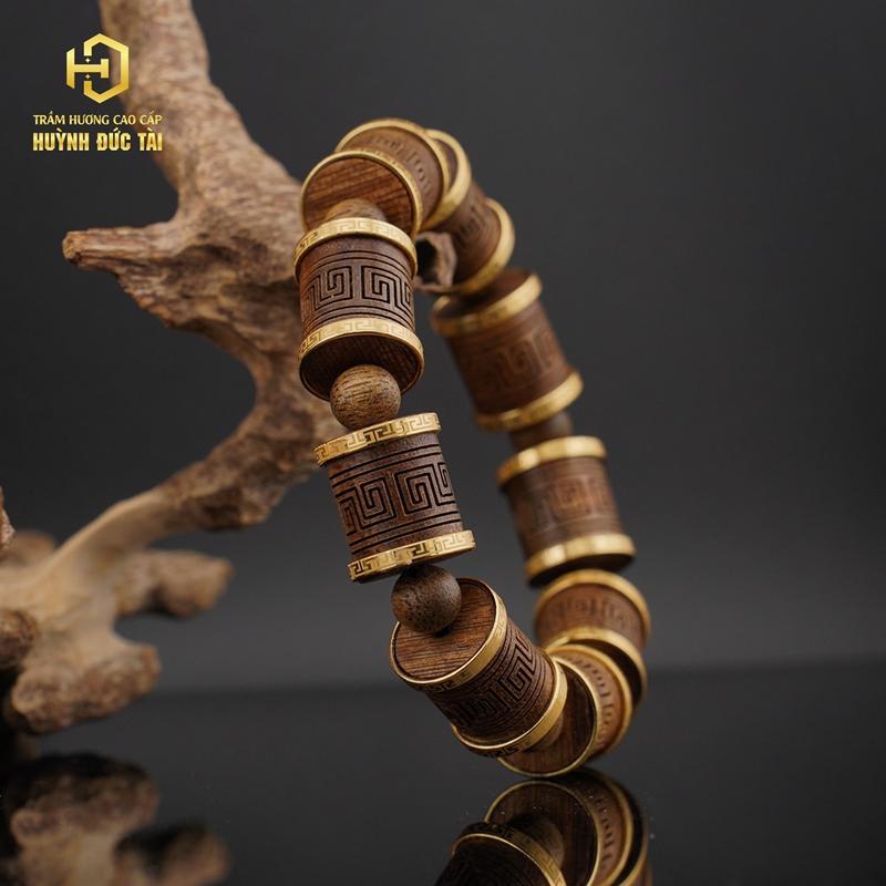 Vòng Tay Trầm Hương Tự Nhiên Đốt Trúc Bọc V4ng Thấp Tuổi