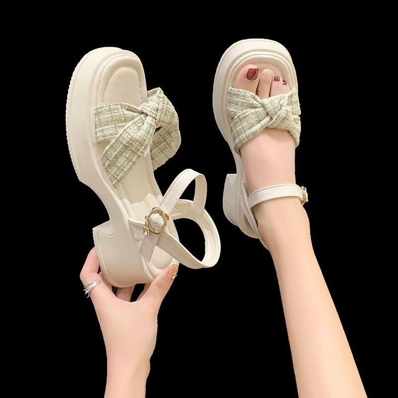 Product Introduction of Dép Sandal Đế Xuồng Đế Dày, Dành Cho Nữ, Thích Hợp Mặc Ngoài Trời, Thời Trang Phong Cách Hàn Quốc Mới, Dễ Phối Đồ, Không Trơn Trượt, Thiết Kế Hở Ngón Chân, Thích Hợp Cho Mùa Hè 2024, Giày 11