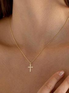 Collar con colgante de cruz simple y moderno, joyería de acero inoxidable para fiestas, decoración diaria de ropa, joyería comodín y exquisita para regalo de cumpleaños