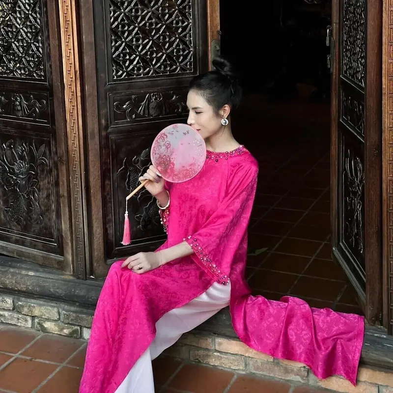 Sét áo dài gấm đính cườm mixx quần phi lụa xịn sét áo dài thiết kế ngũ thân tay chẽn đen đính nơ cúc áodài các 6