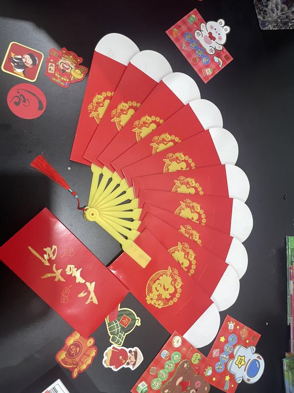 Bao Lì Xì Hình Quạt Năm Mới 2024 in nổi phủ ánh kim, giấy C150 cứng cáp Màu Đỏ độc lạ, bắt mắt