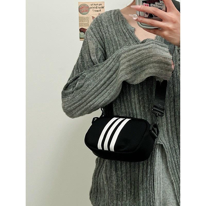 Túi đeo chéo mini kẻ 3 sọc