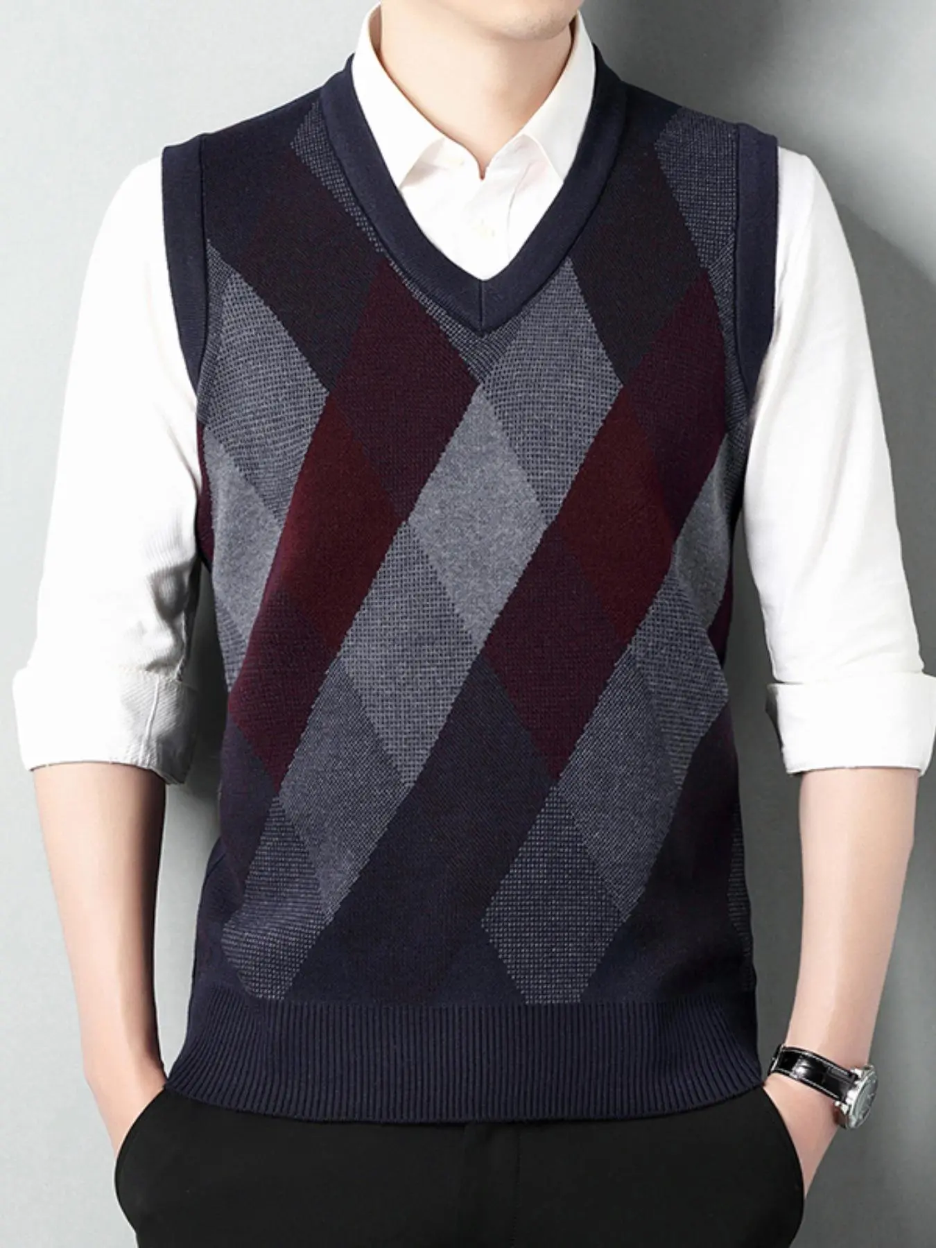 Men's Plaid Print V Neck Vest, Regular Fit Casual Sleeveless Jumper Vest for Fall & Winter, Men's Knitwear for Daily Wear