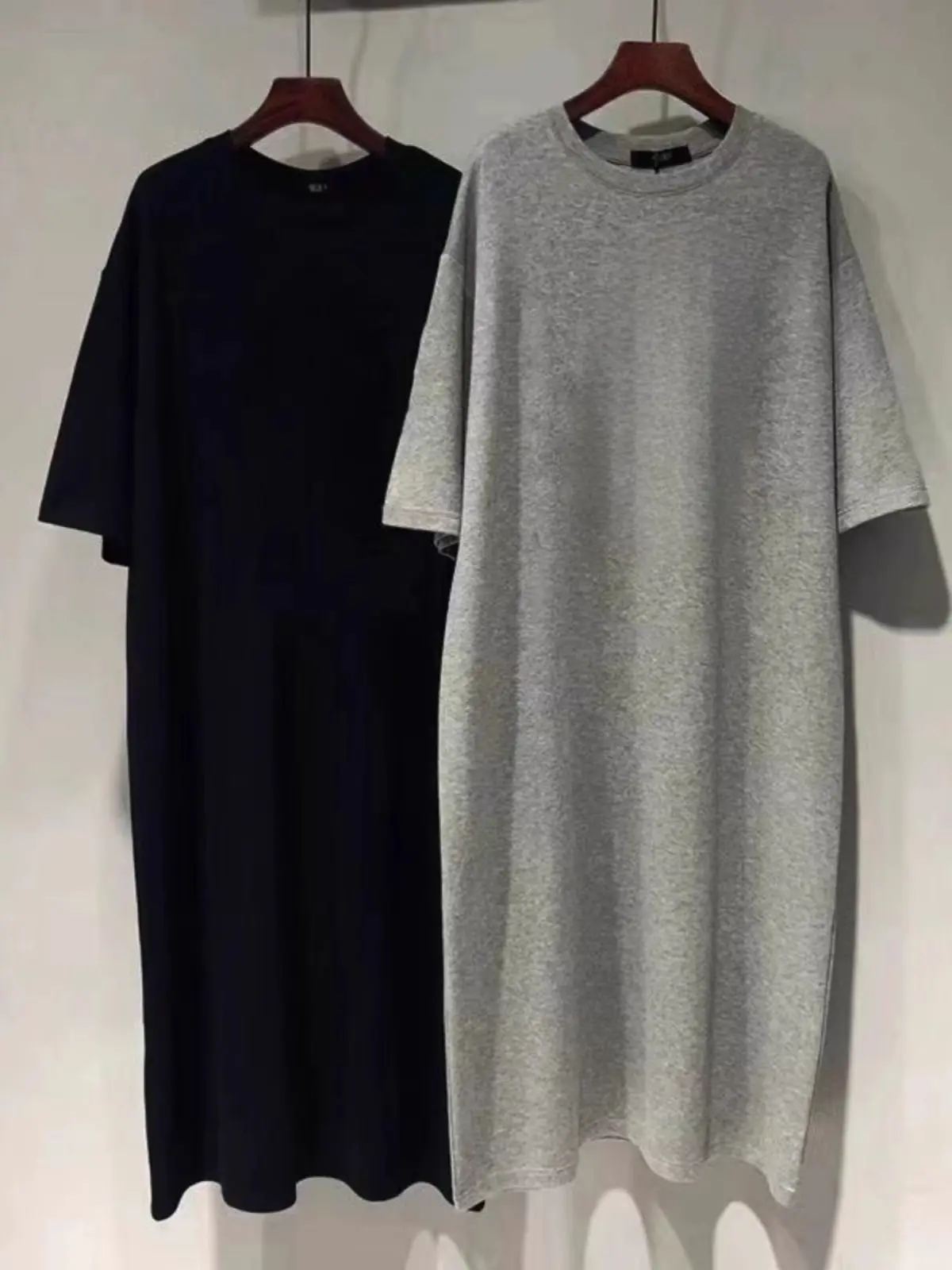 เดรส ผู้หญิง คอกลม แขนสั้น แต่งกระเป๋าข้างลำตัว2ข้าง Clothing ผ้าคอตตอน ใส่สบาย ทรงหลวม ทรงตรง Dress เดรสคุมท้อง เดรสสาวอวบ คนท้องใส่ได้ Lady ชุดเดรส มี4สี แมทง่าย แต่งตัวง่าย Women เดรสแฟชั่น เดรสน่ารักๆ สไตล์