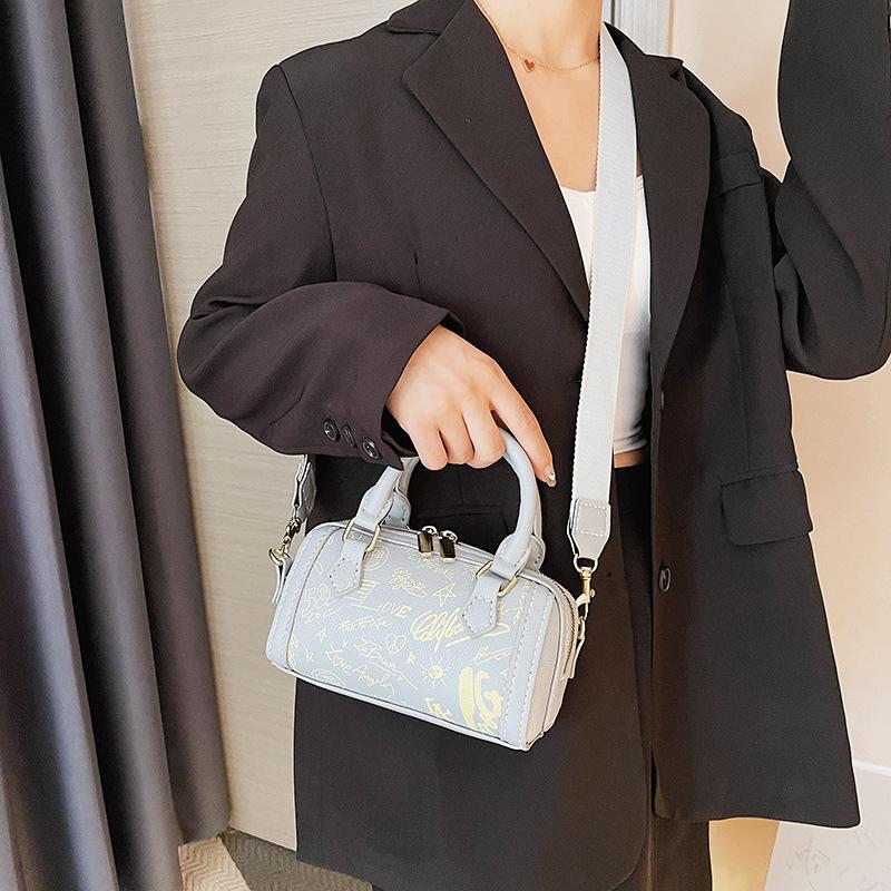 Chila Bag - Terlaris Tas Selempang Wanita Terbaru Lucu Cantik Terlaris Slimbag Tas Cewek Tas lebaran Kulit Hitam 6