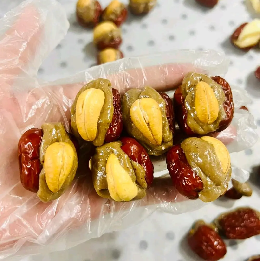 Táo đỏ nhân hạt điều gói 250gr kẹo  táo kẹo táo đỏ sữa lạc đà ngũ  cốc táo  đỏ bánh abc