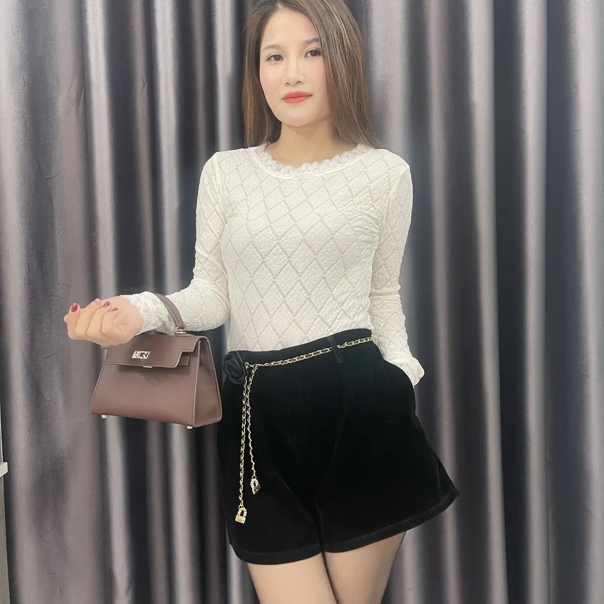 ( TẶNG KÈM DÂY XÍCH) QUẦN SOOC NHUNG CẠP CAO HÁCH DÁNG được tặng kèm dây xích trang trí Women quần  short quân  shortnữ