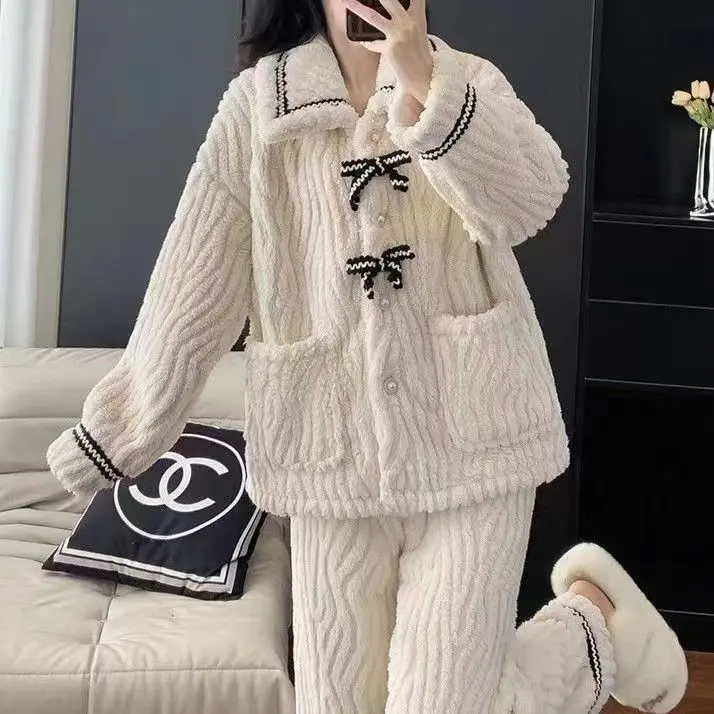 Bộ Đồ Ngủ Mùa Đông, Nữ, Dáng Rộng Vừa Vặn, Lông Cừu San Hô, Bộ Đồ Mặc Nhà, Dễ Thương Và Đơn Giản, Thích Hợp Cho Mùa Đông, Người Có Ảnh Hưởng Trực Tuyến, Phổ Biến Năm 2024