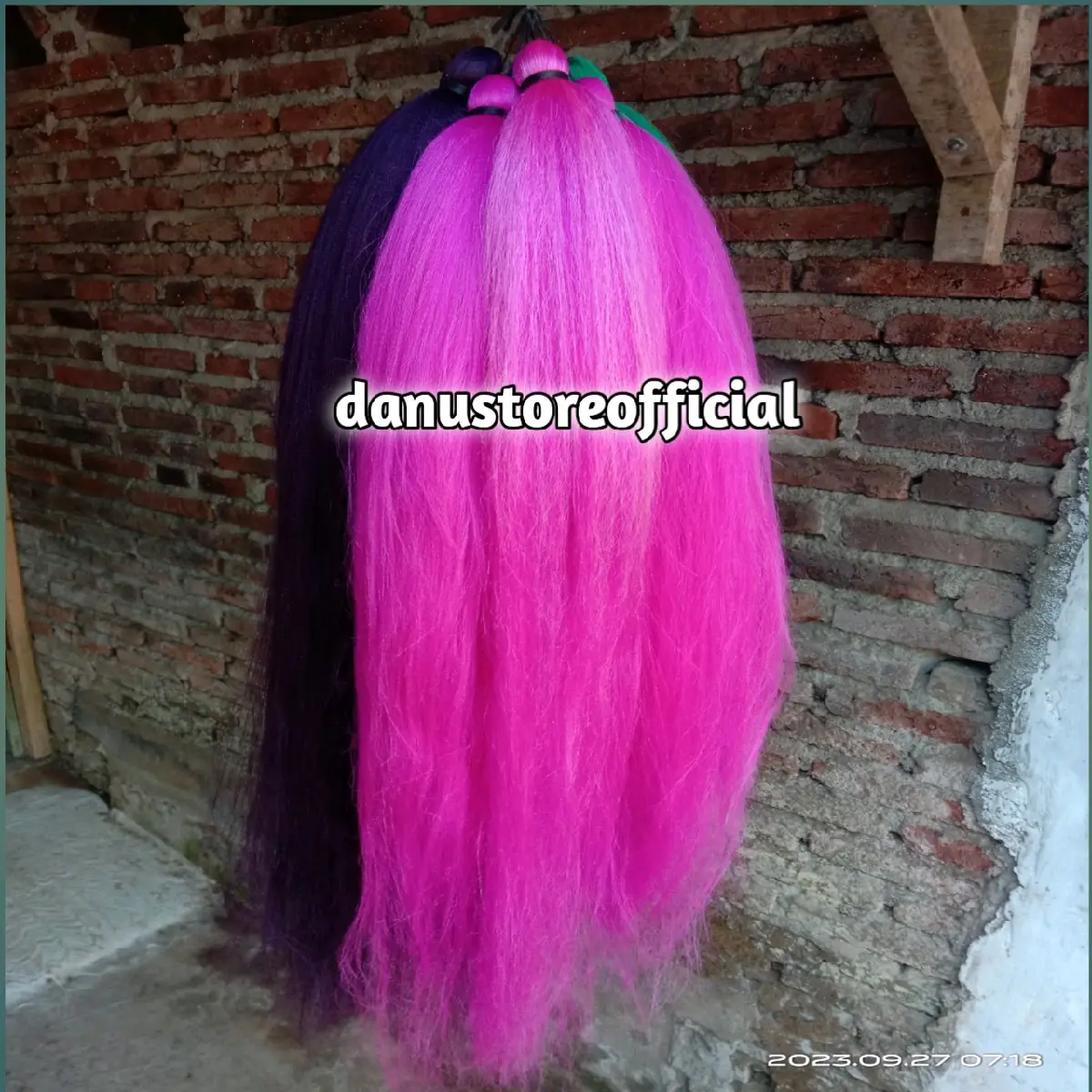 Cemara rambut sintetis warna pink magenta