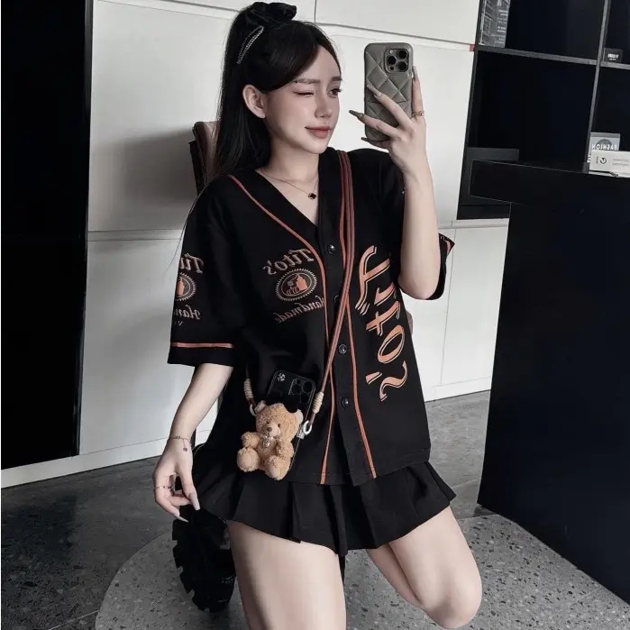 ￼Sét váy nữ họa tiết in nổi 5D chấtumi hàn dầy mịn, chân váy xếp ly kèm quần trong LD355 Áo 1