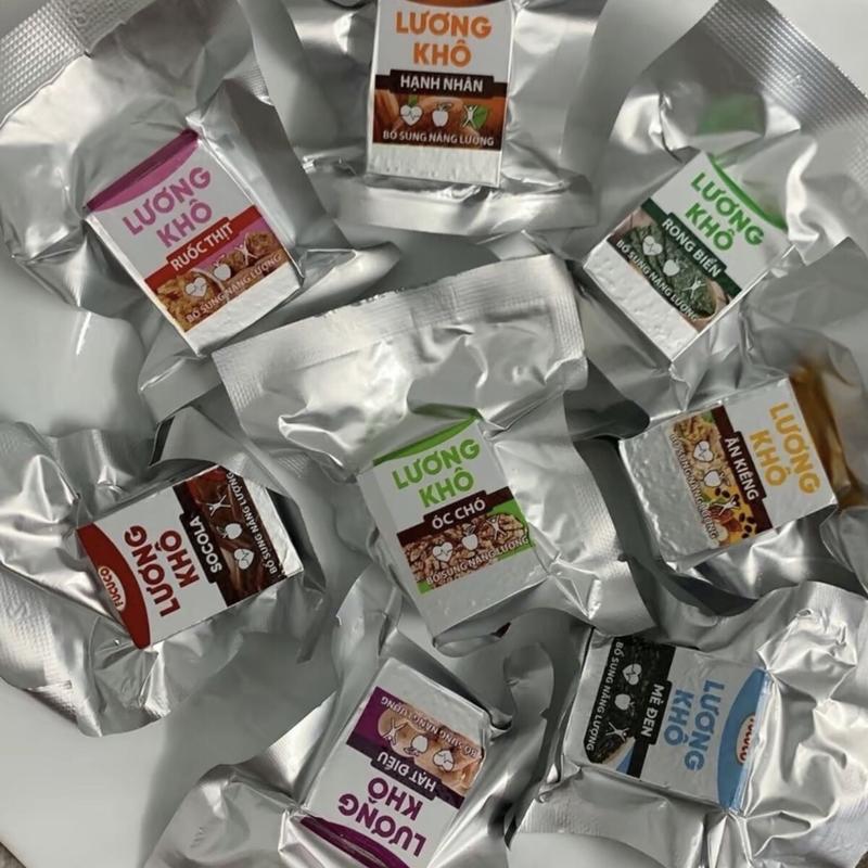 1Kg Lương khô Mix 13 Vị (Hạnh Nhân,Óc Chó, Sô,Điều, Mè Đen, Ruốt Thịt,Ăn Kiêng, Rong Biển, Dâu Tây, Việt Quất, Kiwi, Nho,Macca