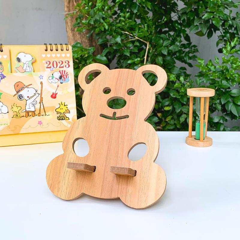 Kệ điện thoại giá đỡ máy tính bảng thông minh dễ thương bằng gỗ kích thước 16.5cm x 13.5 cm - Gấu Nâu Cao Su Kem
