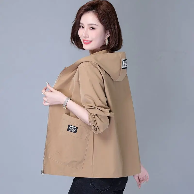 Áo Khoác Ngắn Phong Cách Phương Tây Thường Ngày Cho Mẹ TRUNG NIÊN, Nữ, Phong Cách Hàn Quốc, Ngoại Cỡ, Dáng Rộng Vừa Vặn, Dễ Phối Đồ, Kèm Kẹp Mũ Ngay, Mùa Xuân Và Mùa Thu 2024 Hàng Mới Về