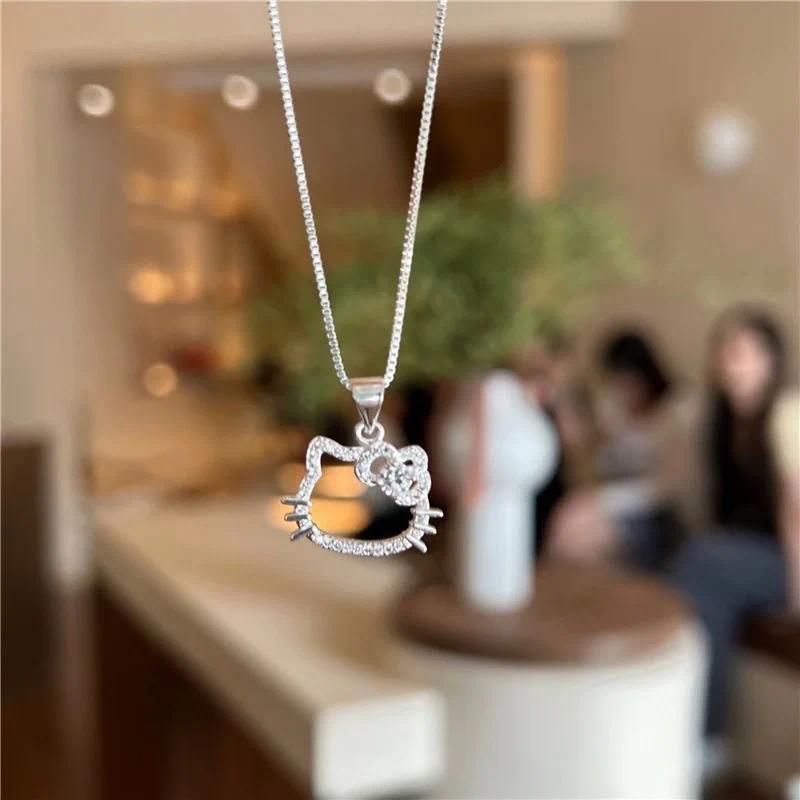 Product Introduction of Vòng Cổ Pha Lê Màu Hồng, Sanrio, Dây Chuyền Trang Sức Anime Hợp Kim Màu Bạc Quyến Rũ Nữ, Phụ Kiện Valentine, Thích Hợp Làm Quà Tặng Cho Bé Gái 3