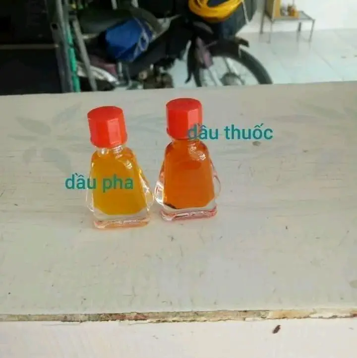 DẦU VIÊM XOANG THUỐC BẮC NGUYÊN CHẤT 10 VỊ 100% KHÔNG PHA  Chai 3ml 10k Chai 7ml 18k chai 24ml 65k chai 30ml 80k Bên em nhận ship từ 10 chai Phí ship nội tỉnh An Giang 15k Phí ship ngoài tỉnh An Giang 30k Đơn từ 300k trở lên free ship