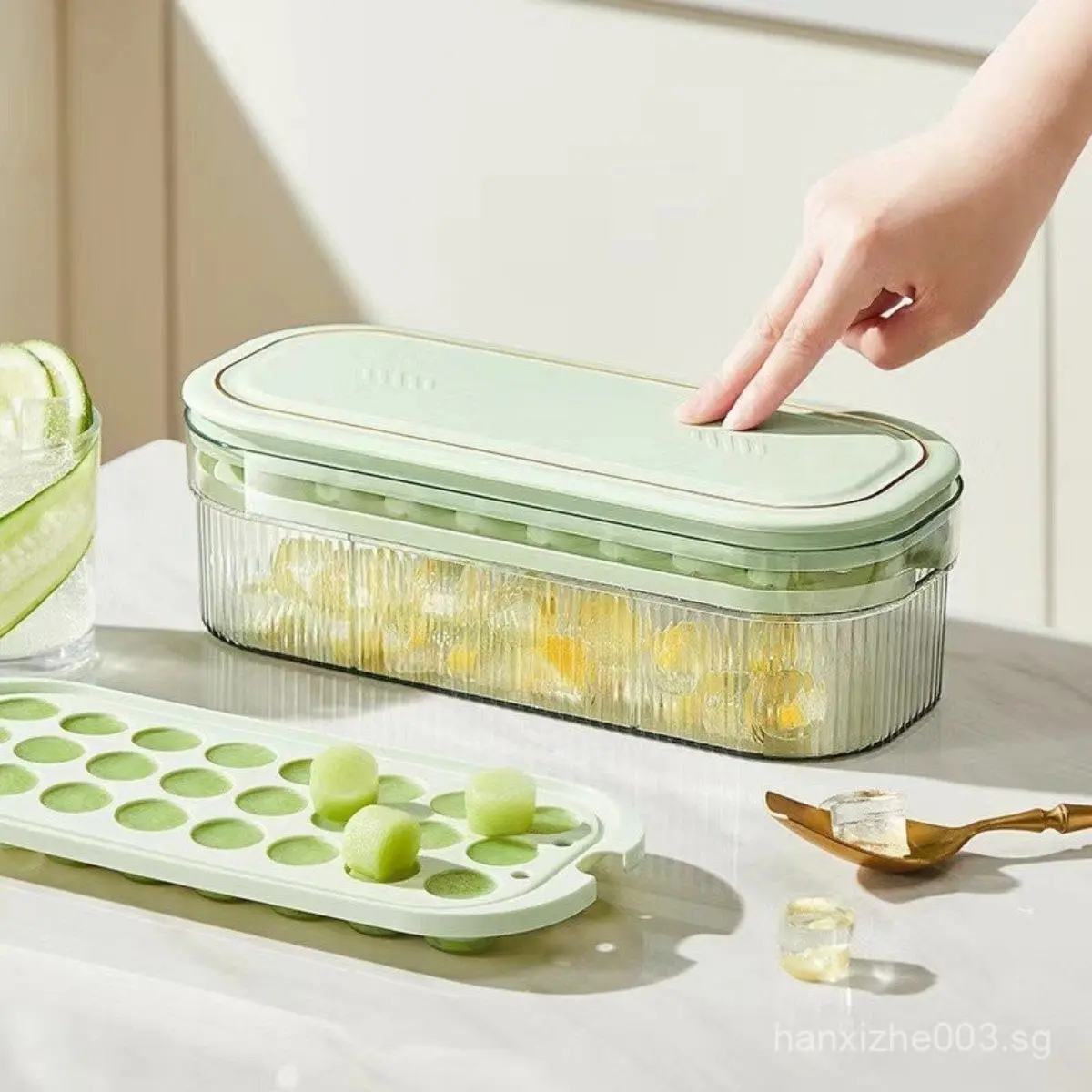 CAIXUJI Press Demoulding Ice Tray Food Grade Ice Cube Mold Large Capacity Ice Maker Storage Box Refrigerator Ice Artifact