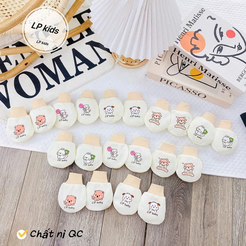 Sét 2 Đôi Bao Tay Cho Bé Sơ Sinh Thu Đông Nỉ Nền Kem Mềm Mại Ấm Áp Họa Tiết Dễ Thương BT27
