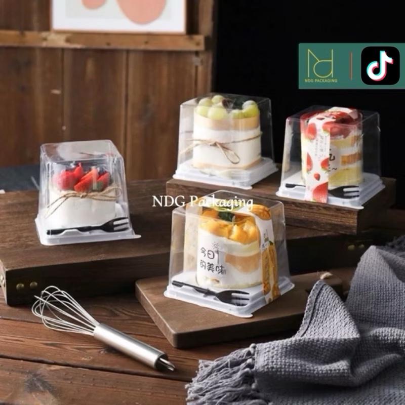 10 Hộp nhựa vuông đựng bánh đế tròn kèm nĩa [XY902] đựng vừa bánh kem nhỏ size 8cm 2