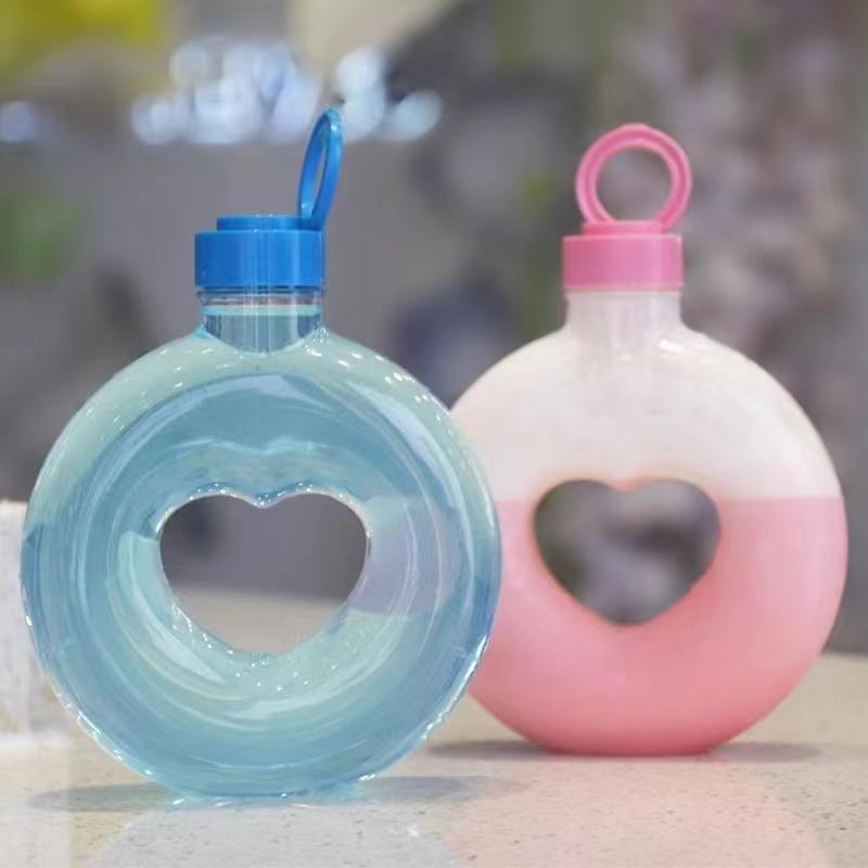 Product Introduction of 5/10pcs New Heart Water Bottle Food-graded Transparent PET Milk Tea Shop Cup Wedding Party Gift Cola Juice Drinks Bottles 500ML 10
