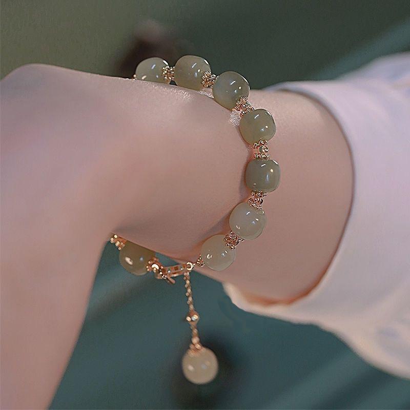 Product Introduction of Fashionable Exquisite Green Imitation Jade Beaded Bracelet For Women Elegant Sweet Wrist Chain Court Style Banquet Daily Jewelry 0