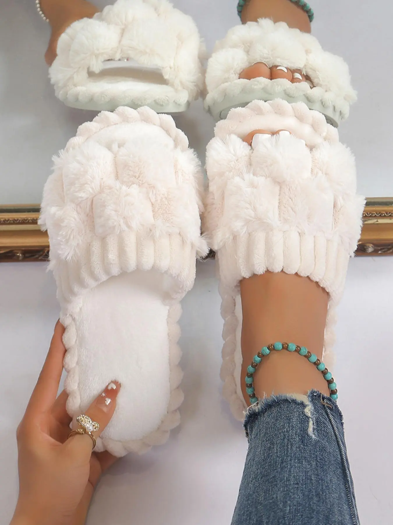 Women's Cute Plaid Design Fluffy Slippers,  Trending Shoes, Women's Shoes, Casual Soft Comfortable Home Slippers, Warm House Slippers for Indoor & Outdoor Use for Women & Girls