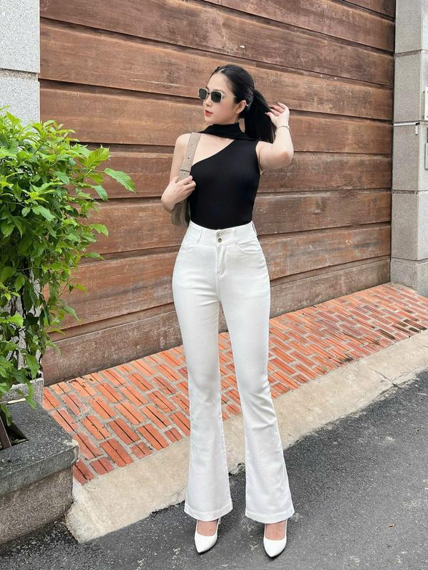  Quần jean nữ ống loe thời trang màu trắng đẹp 