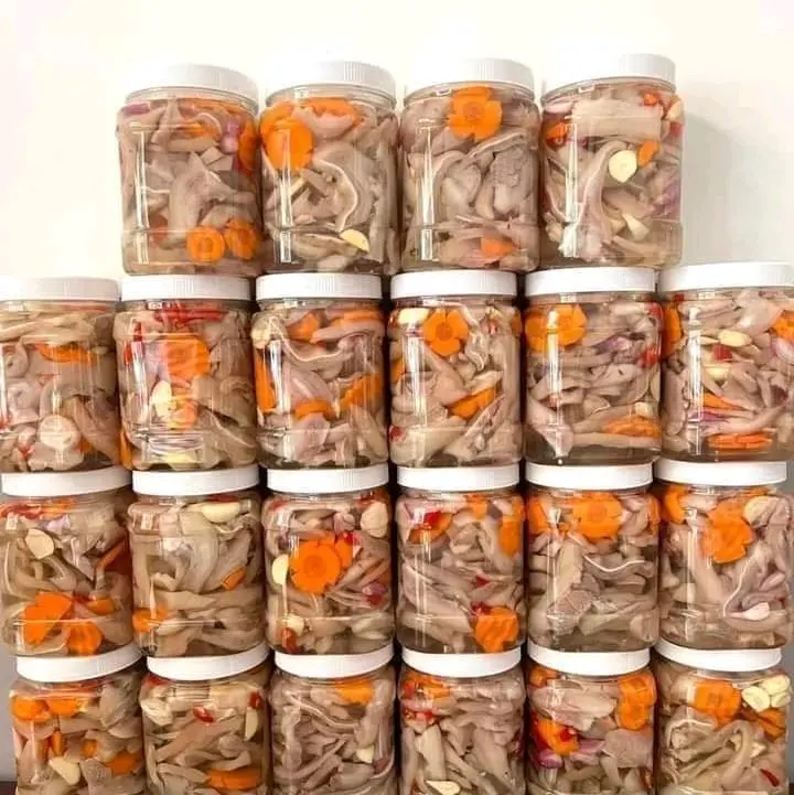 Tai heo ngâm chua ngọt chuẩn vị nhà làm